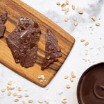 Snack crocante de caramelo, sal de mar y maní