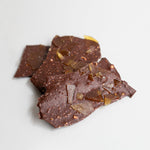 Snack crocante de caramelo, sal de mar y maní